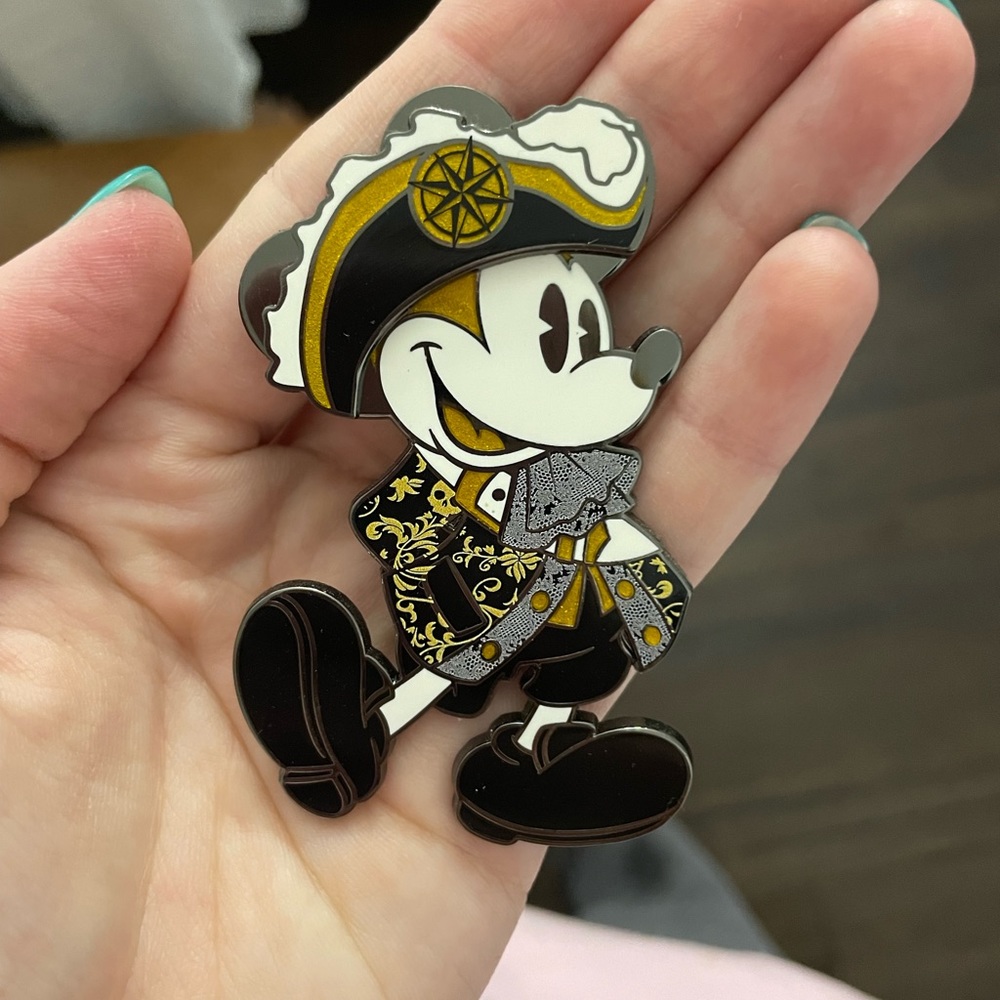 Mickey Mouse Main Attraction Pirates of the Caribbean Disney Pin